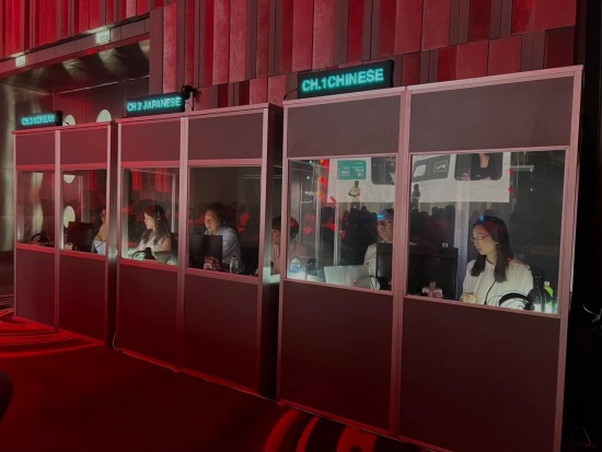 บริการชุดระบบแปลภาษาพร้อมตู้ล่ามและหูฟัง